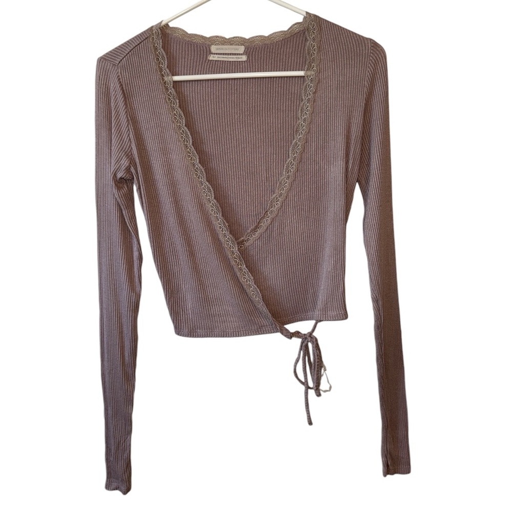 URBAN OUTFITTERS TOP WITH LACE TRIM